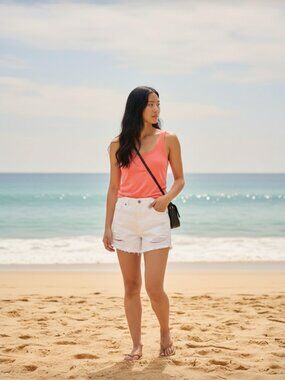 NWOT Hollister Distressed White Jean Shorts Women’s Size 3